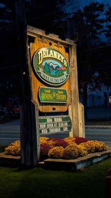 Delaney's Hole In the Wall by null