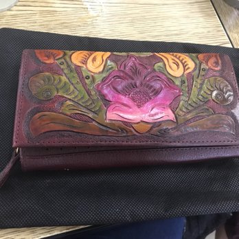Akarenni - Leather Goods Near Me - León, GUA Akarenni - Leather Goods Near Me - León, GUA