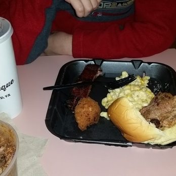 Q Barbeque - Nothing says yummy like eating off half a take out container or communal containers. NOT. - Barbeque Near Me - Glen Allen, Virginia