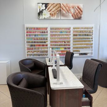 Vena Nail Salon - Nail station wing. Look at how clean and organized this space is! - Nail Salons Near Me - Alameda, California Vena Nail Salon - Nail station wing. Look at how clean and organized this space is! - Nail Salons Near Me - Alameda, California