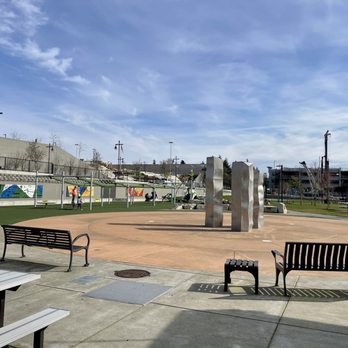 Town Square Park - Fountain with running water in the summer - Parks Near Me - Federal Way, Washington