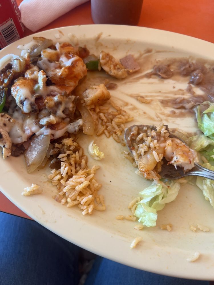 Antojitos Mexicanos El Guarache Logo