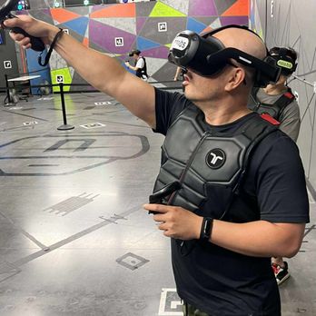 noobs VR - Shooting at someone in a different building on a different floor in the map. - Virtual Reality Centers Near Me - Redlands, California