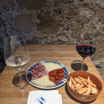 CVNE - Wineries Near Me - Haro, LO