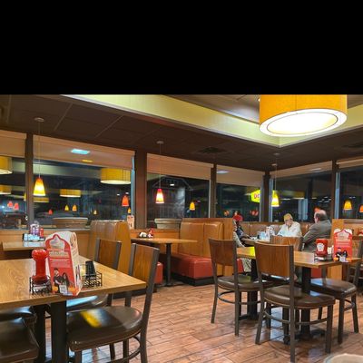 Denny's by null