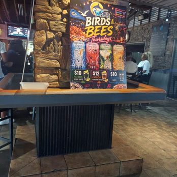 Mo's Seafood - Seafood Near Me - Middle River, Maryland