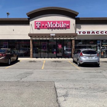 T-Mobile - Mobile Phones Near Me - Milwaukee, Wisconsin T-Mobile - Mobile Phones Near Me - Milwaukee, Wisconsin
