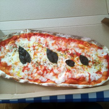 La Fina - Pizza Marguerita - Food Trucks Near Me - Madrid, M