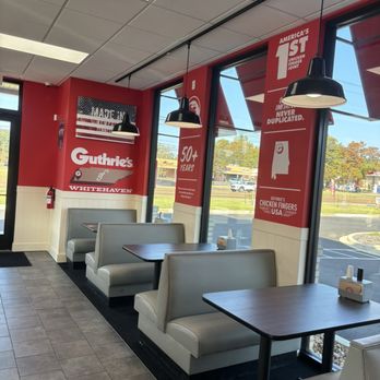 Guthrie’s Chicken - Very clean dining room. - Fast Food Near Me - Memphis, Tennessee