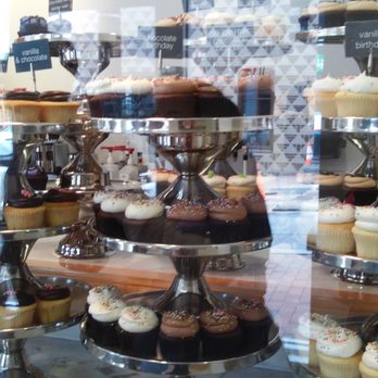 Georgetown Cupcake - Window from outside - Cupcakes Near Me - Washington, DC, District of Columbia