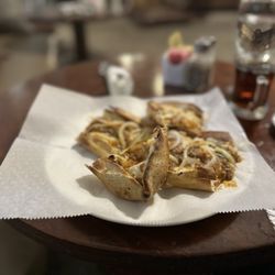 Turkuaz Cafe - Zhetu Pide w/cheese and garlic/onion