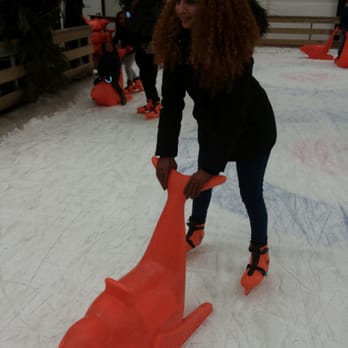 Schaatsbaan Rotterdam - Poseren met Seabert - Skating Rinks Near Me - Rotterdam, ZH