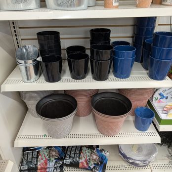 Dollar Tree Aurora - Planters and soil - Discount Store Near Me - Aurora, Ontario