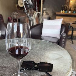 Toretti Family Vineyard - The cozy tasting room...