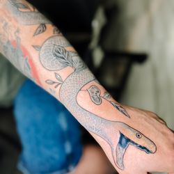 De'Luxe Beauty Lounge - De'Luxe is home to the "Tattoo Goddess" herself. From the most simple to complex designs, she will ensure long-lasting results.