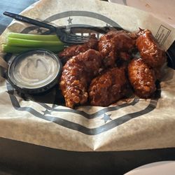 4th Quarter Bar & Grill - Bone In Wings with Jerk Seasoning - the Best!