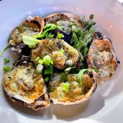 Drew's Bayshore Bistro - New Orleans style broiled oysters