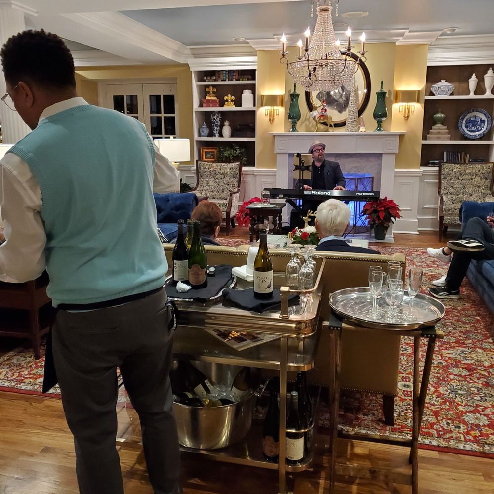 The Marshall House - Wine service - Hotels Near Me - Savannah, Georgia
