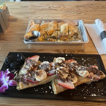 BB Cafe & Catering - Crepe and complimentary garlic bread - Cafes Near Me - Burbank, California BB Cafe & Catering - Crepe and complimentary garlic bread - Cafes Near Me - Burbank, California