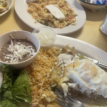 Casa Linda Taqueria - Platillo de Chilaquiles Verdes - Mexican Near Me - Plano, Texas