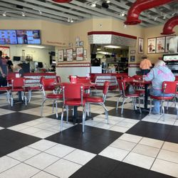 Freddy's Frozen Custard & Steakburgers - Inside restaurant