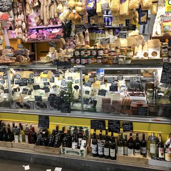 Mercato Comunale Orientale - Wine and cheese - Public Markets Near Me - Genova, GE