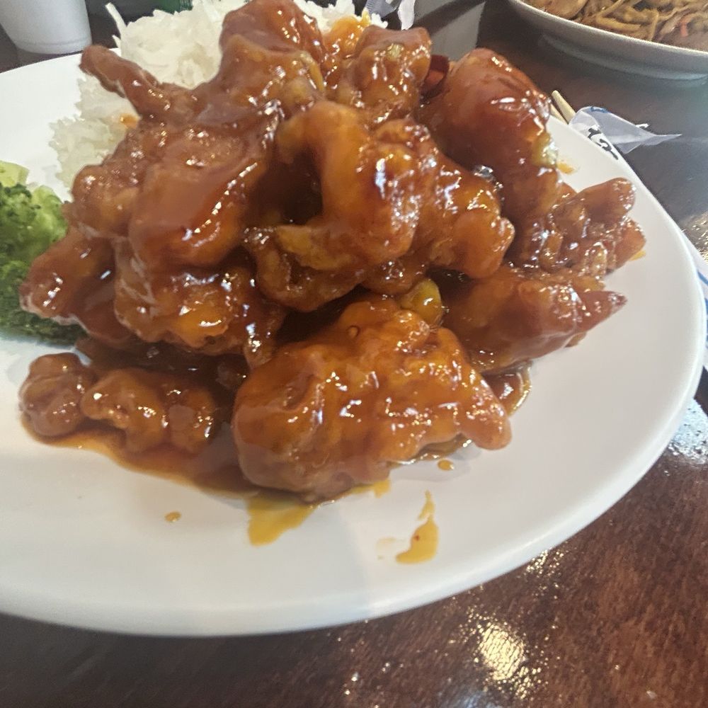 Vegas Wok - 25. General Tso's Chicken - Chinese Near Me - St. Louis, Missouri