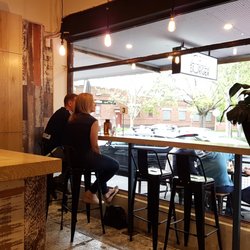 BurgerBurger - Window seating