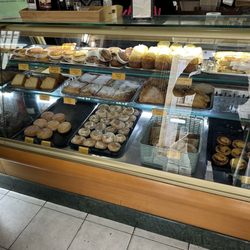 Pastelaria Alfama Doce - Pastels de nata and much more!