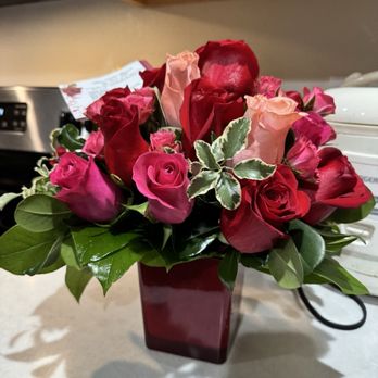 Kihei-Wailea Flowers By Cora - Beautiful arrangement for my sister that they delivered . - Florists Near Me - Kihei, Hawaii Kihei-Wailea Flowers By Cora - Beautiful arrangement for my sister that they delivered . - Florists Near Me - Kihei, Hawaii