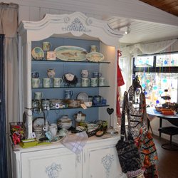 4 Winds Nest Artisans Boutique - Pottery by Wendy Squirrell, a local potter from Salt Spring Island.