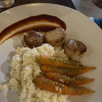 Graze - scallops with cauliflower risotto - New American Near Me - Mount Pleasant, South Carolina Graze - scallops with cauliflower risotto - New American Near Me - Mount Pleasant, South Carolina