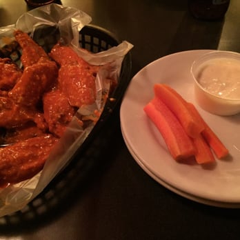 Eagle Hotel Restaurant & Bar - Try the wings!!!! These are the garlic hot - American Near Me - Harrisburg, Pennsylvania