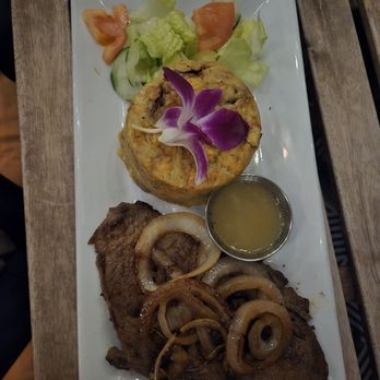 Santiago's Garden - Bistec encebollado - Dominican Near Me - New York, New York Santiago's Garden - Bistec encebollado - Dominican Near Me - New York, New York