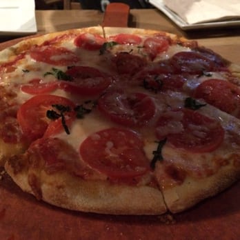 Bear Street Tavern - Margerita pizza - Pizza Near Me - Banff, Alberta