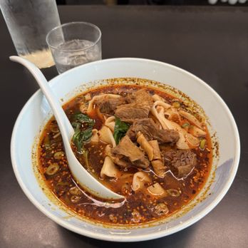 Yoo Yee - 原汤牛腩手工面 Spicy Braised Beef Brisket Hand Pull Noodle Soup - Chinese Near Me - Chicago, Illinois