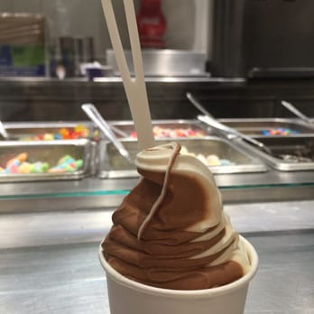 Gott's Roadside - Takeout Window - Chocolate and Vanilla Swirl - Ice Cream & Frozen Yogurt Near Me - San Francisco, California