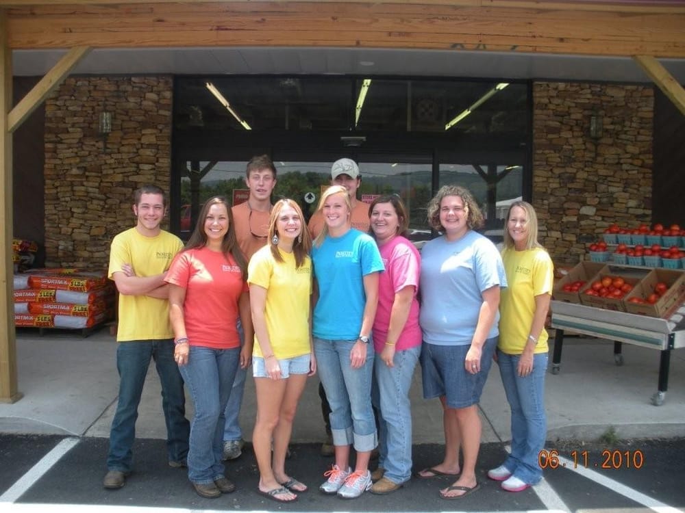 PICKETTE’S FEED & PET SUPPLY Updated August 2024 3200 McClellan