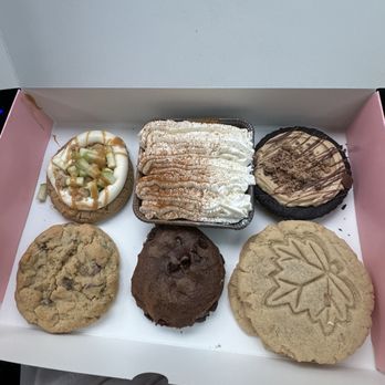 Crumbl - Renton - Crumbl cookies - Bakeries Near Me - Renton, Washington Crumbl - Renton - Crumbl cookies - Bakeries Near Me - Renton, Washington