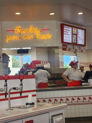 In-N-Out Burger by null