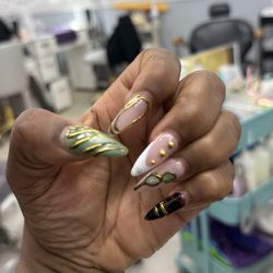 Vivi Nails - Nails by Sunny