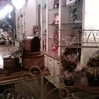 Le Chocolat Du Bouchard - Wide shot of the expanded area. VERY nice touches!! - Chocolatiers & Shops Near Me - Naperville, Illinois