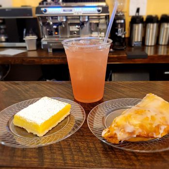 Honeycomb Cafe Bramwell - Lemon Bar, Strawberry Blush Lemonade, Fried handpie - Desserts Near Me - Bramwell, West Virginia Honeycomb Cafe Bramwell - Lemon Bar, Strawberry Blush Lemonade, Fried handpie - Desserts Near Me - Bramwell, West Virginia