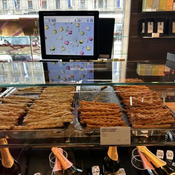 Sprüngli - Bread sticks - Chocolatiers & Shops Near Me - Zürich, ZH Sprüngli - Bread sticks - Chocolatiers & Shops Near Me - Zürich, ZH