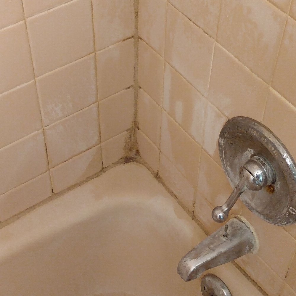 Circle S Motel - Mold and soap scum and the shower valve missing, but works. The tub doesn't drain either. - Hotels Near Me - Cozad, Nebraska