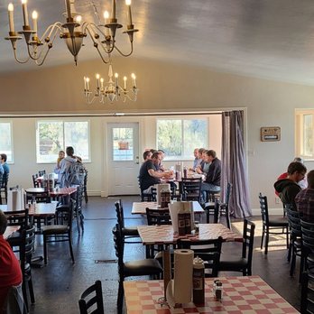5 Star BBQ - Upstairs dining area - Barbeque Near Me - Orem, Utah 5 Star BBQ - Upstairs dining area - Barbeque Near Me - Orem, Utah