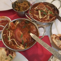 Chicken tikka masala with garlic naan
