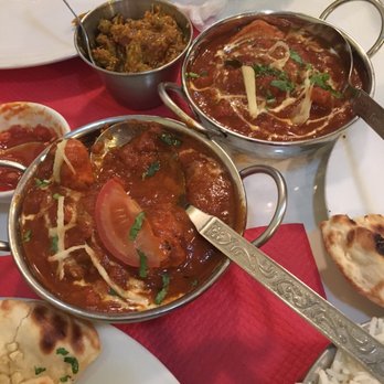 Swagatam - Chicken tikka masala with garlic naan - Indian Near Me - Barcelona, B