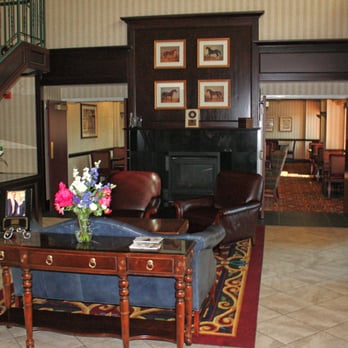 Hampton Inn Littleton - The lobby - Hotels Near Me - Littleton, New Hampshire