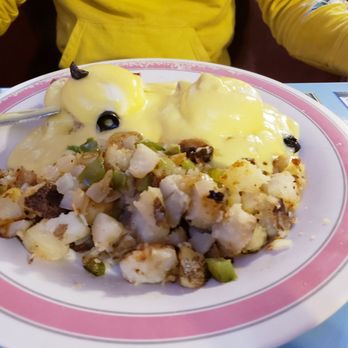 Cope's Knotty Pine Cafe - Eggs Benedict - Breakfast & Brunch Near Me - Bakersfield, California